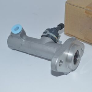 Clutch Master Cylinder Assembly 8-98097694-0 for Isuzu Engine 4HG1 4HF1 Truck NKR NPR NQR71 online
